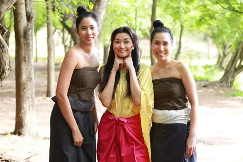 หลังจากพ่อหมอทองเอกกับแม่ชบา ตกลงร่วมเป็นทองแผ่นเดี...