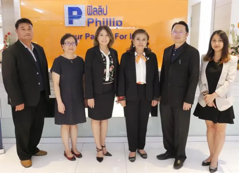 นางชุติภา กลิ่นสุวรรณ (ที่ 3 จากขวา) ประธ...