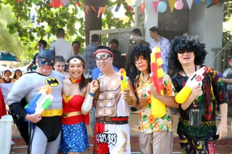 ฝ่ายบริหารและพนักงานโรงแรมดุสิตธานี พัทยา...
