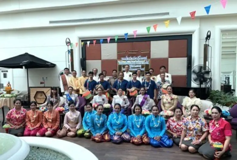 นายมนูญ วุฒิ ผู้จัดการทั่วไป นำคณะผู้บริห...