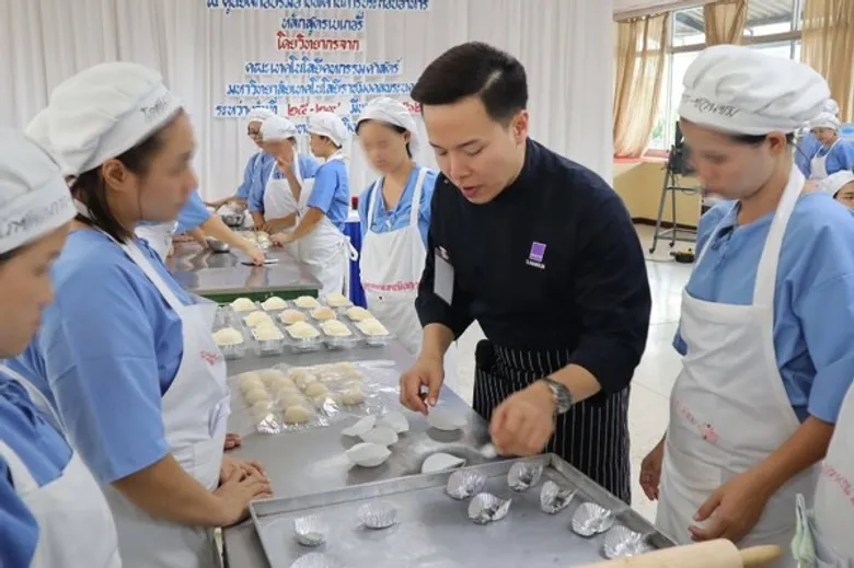 คหกรรมศาสตร์ มทร.พระนคร สอนวิชาชีพด้านอาหาร แก่ผู้ต้องขังหญิง ส่งเสริมการมีงานทำหลังการพ้นโทษ
