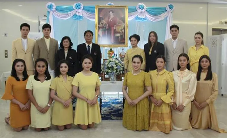 “ช่อง 7HD” ทูลเกล้าทูลกระหม่อมถวายแจกันดอกไม้หน้าพระฉายาลักษณ์ และลงนามถวายพระพรสมเด็จพระนางเจ้าสิริกิติ์ พระบรมราชินีนาถ ในรัชกาลที่ 9 และหน้าพระรูปพระเจ้าวรวงศ์เธอ พระองค์เจ้าโสมสวลี พระวรราชาทินัดดามาตุ
