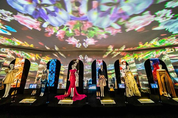 'เซ็นทรัล ภูเก็ต’ สร้างปรากฏการณ์ “The New World of Luxury” กับเวิลด์คลาสแบรนด์หรู เปิดประสบการณ์เหนือระดับครั้งแรกใจกลางภูเก็ต