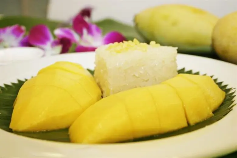 ห้องอาหารเรือนต้นอร่อยครบสูตร