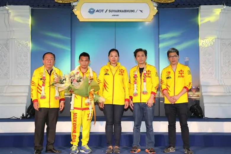 เอ็ม-150 นำทีมต้อนรับฮีโร่นักชกไทย “ศรีสะเกษ นครหลวงโปรโมชั่น” หลังจบศึกป้องกันแชมป์โลกดับเบิลยูบีซี