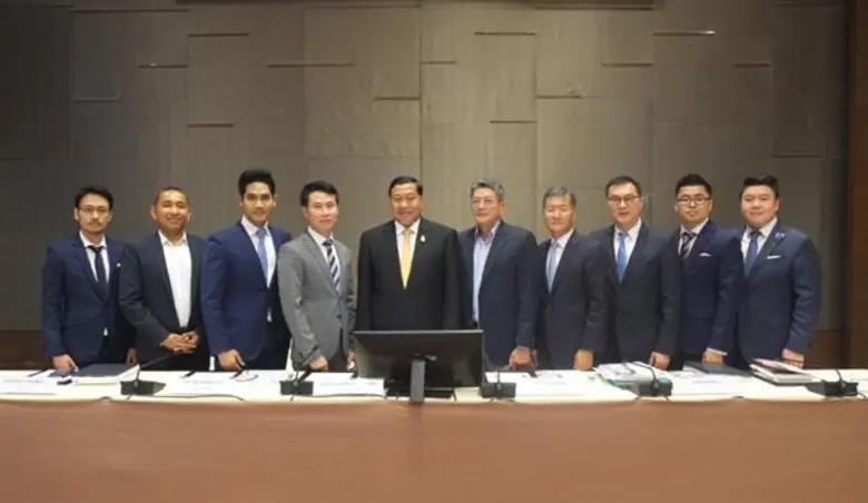 พลตำรวจเอกชัชวาล สุขสมจิตร์ (ที่5จากซ้าย)...