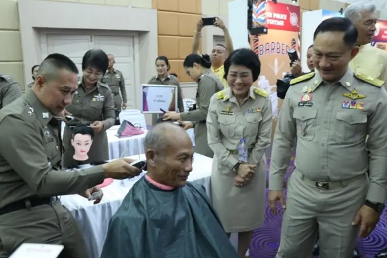 ก.แรงงาน จับมือสตช. ฝึกตัดผม สร้างอาชีพเสริมให้ตำรวจ