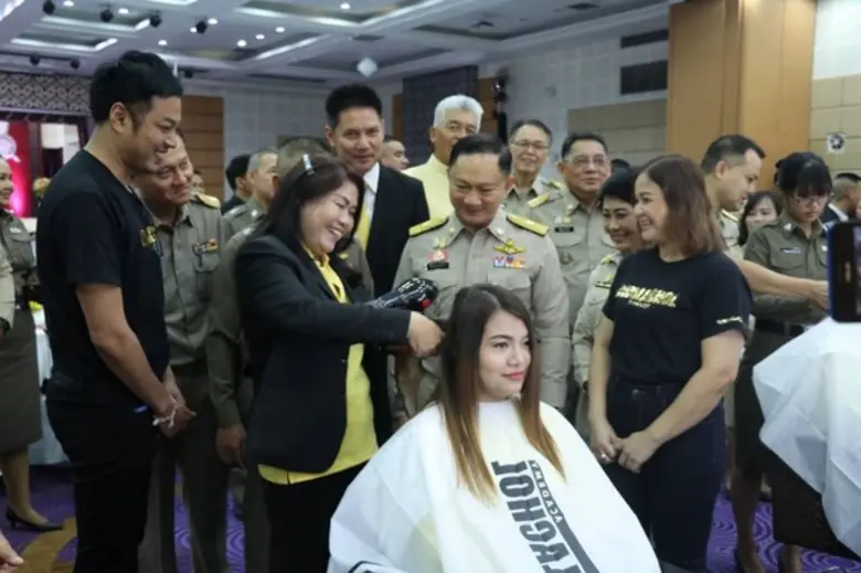 ก.แรงงาน จับมือสตช. ฝึกตัดผม สร้างอาชีพเสริมให้ตำรวจ