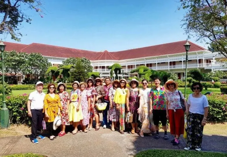 แต่งย้อนยุคร่วมรำลึก “สถานีรถไฟหัวหิน ความทรงจำแห่งรัก” และชมโรงแรมรถไฟ