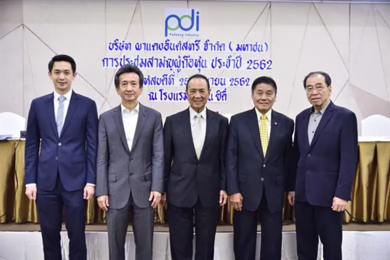 คุณอาสา สารสิน ประธานกรรมการ (คนกลาง) และ...