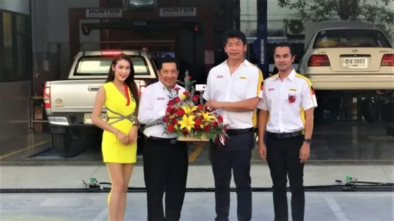 FORTRON (โฟรตรอน) มอบกระเช้าดอกไม้ แสดงความยินดีฉลองเปิดศูนย์บริการยางรถยนต์ “ค็อกพิท” สาขามาบตาพุด