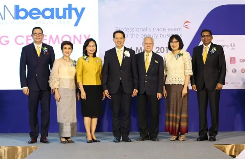 นายสุพันธุ์ มงคลสุธี ประธานสภาอุตสาหกรรมแ...