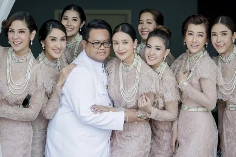 อลังการพีคสุด แฟชั่นซุปตาร์สุดยิ่งใหญ่ 16 ปี ฟินาเล่เวดดิ้งสตูดิโอ