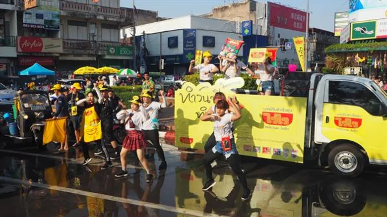 “ไวไว" ร่วมงานประเพณีสงกรานต์ 'เหนือจรดอีสาน’ อลังการสมศักดิ์ศรี ประจำปี 2562