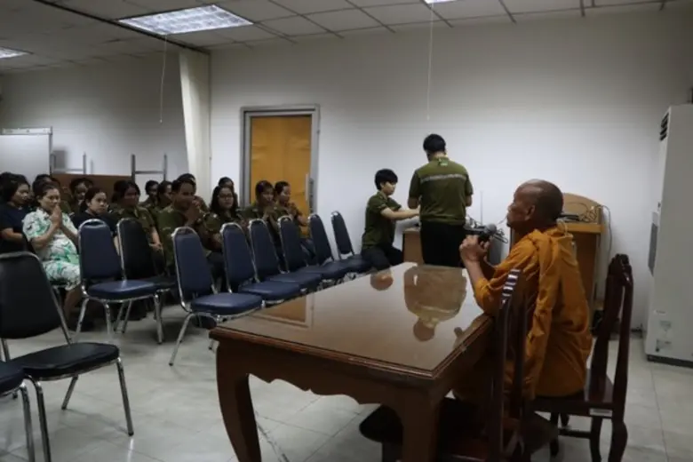 พนักงานชาวอินเตอร์ จัดกิจกรรม "ธรรมะสุขใจ...