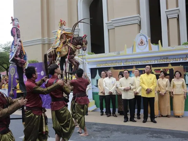 นายกรัฐมนตรี-ครม.ชมการแสดงมหรสพสมโภช เนื่องในงานพระราชพิธีบรมราชาภิเษก
