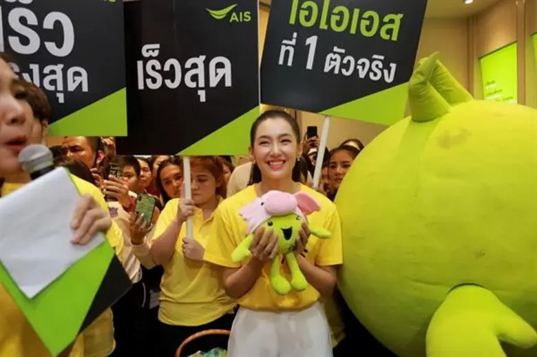 2 ศิลปินสุดฮอตขวัญใจมหาชน นักร้องหนุ่ม เป...