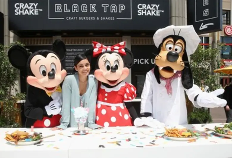 Black Tap Craft Burgers & Shakes ฉลองการเ...