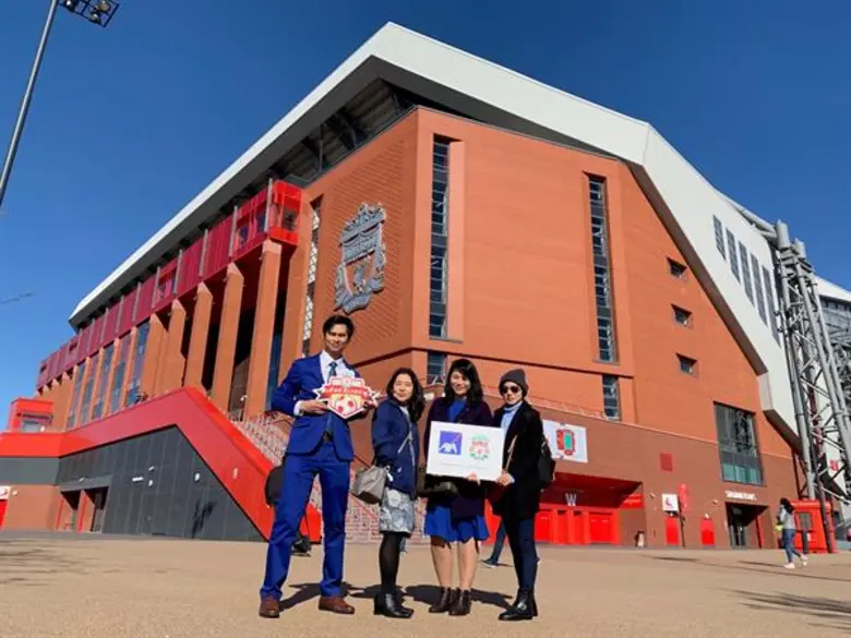 AXA Insurance Thailand Takes the Lucky Winners from Campaign “Win an Exclusive Experience at Anfield with LFC Competition” on a Tour to England to Watch English Premier League Match