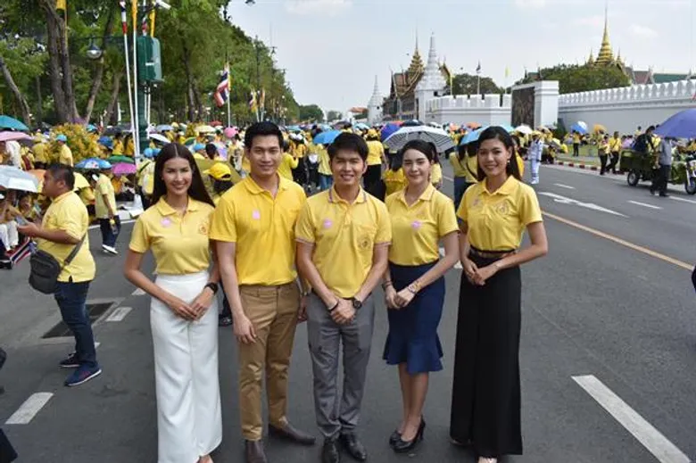 อาร์เอส กุ้ง สุธิราช นำทัพศิลปินดารา ร่วมรับเสด็จ ในหลวง ร. 10 ออกสีหบัญชร