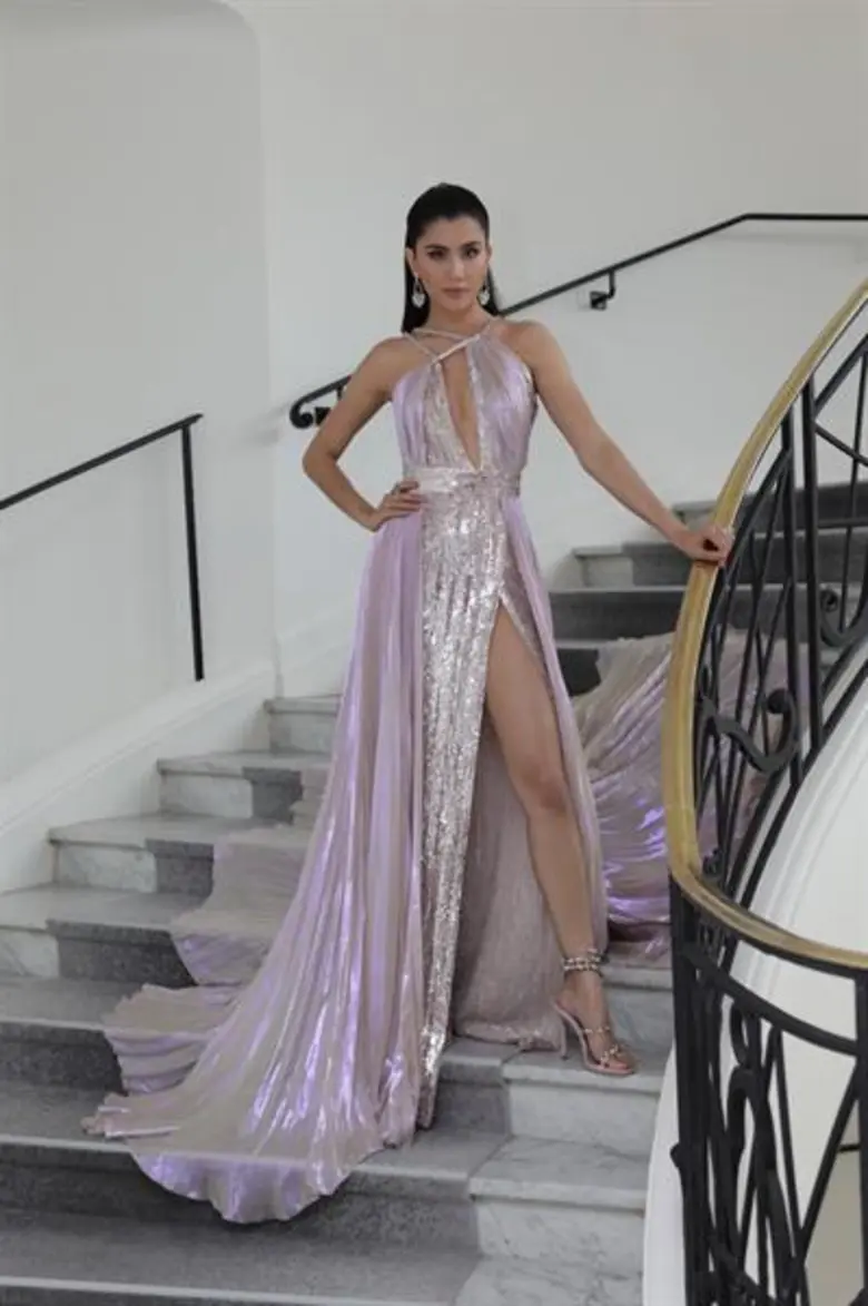 ถูกใจใช่เลยกับลุคที่ 2 บนพรมแดงเทศกาลภาพย...