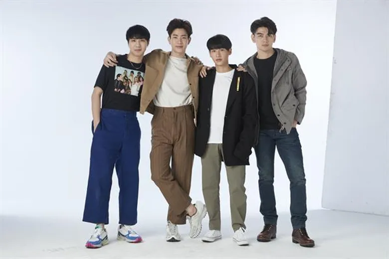 แฟนๆกรี๊ดสนั่น “ออฟ-กัน” จับคู่อีกครั้ง “ไวท์-ไมค์” ร่วมประชันบทเข้มครบรส ในซีรีส์ “ทฤษฏีจีบเธอ Theory of Love” เริ่ม 1 มิ.ย.นี้