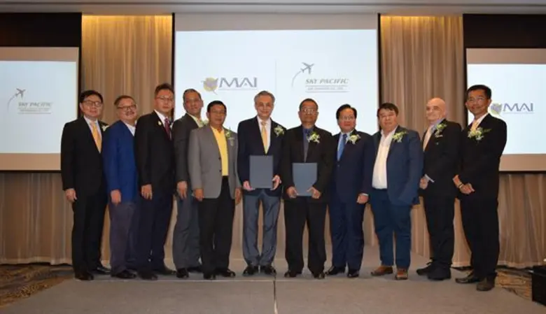 คุณอภิชาติ ชโยภาส กรรมการผู้จัดการ (ที่ 2...