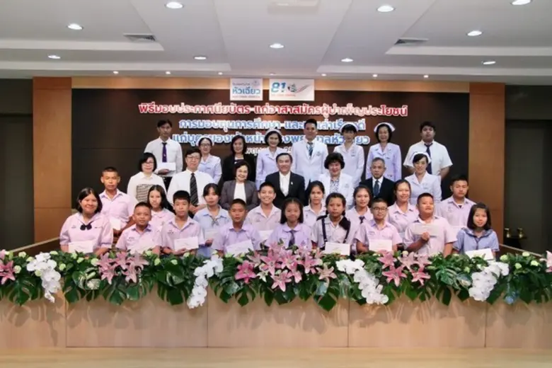 คุณสุธี เกตุศิริ (แถวนั่ง : กลาง) กรรมการ...