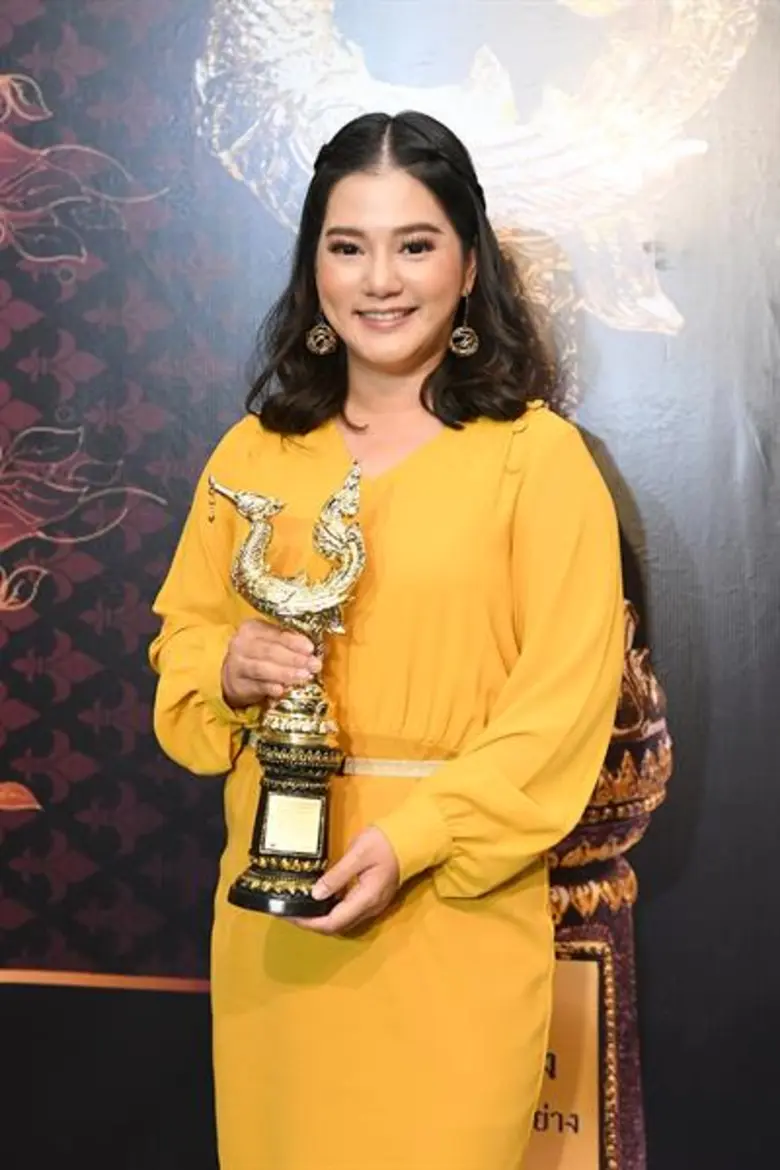 ได้รับเกียรติเข้ารับรางวัลในสาขา ศิลปิน ด...