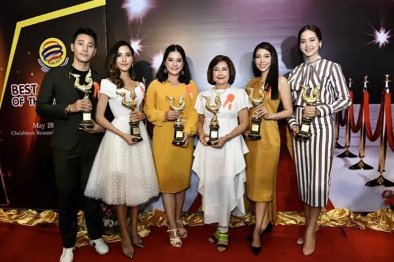 “อลิซ-แนนต์” มุ่งมั่นทำหน้าที่ผู้ประกาศข่าว ภูมิใจเข้ารับรางวัล “คนไทยตัวอย่าง”