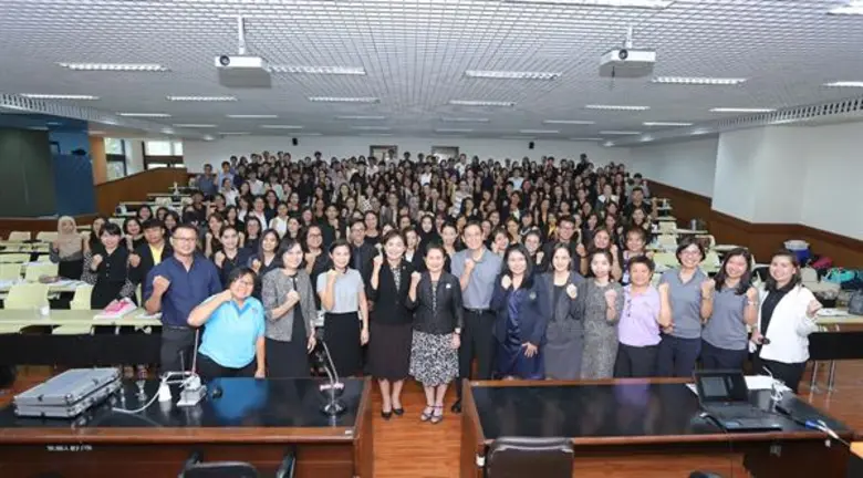 กลุ่มบริษัท ดาว ประเทศไทย โดย นางภรณี กอง...