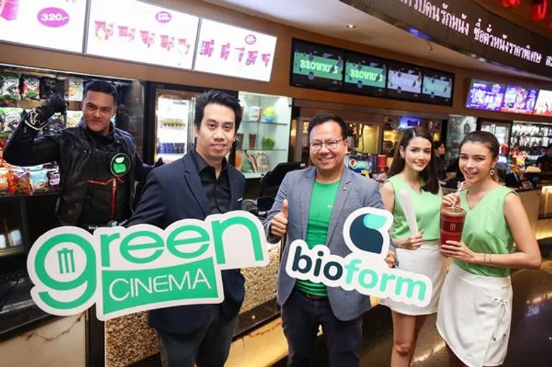 เมเจอร์ ซีนีเพล็กซ์ กรุ้ป พร้อมเป็น Green Cinema นำร่องจับมือ ไบโอฟอร์ม ร่วมเป็นส่วนหนึ่งในการรักษาสิ่งแวดล้อม หันมาใช้หลอดที่ผลิตจากน้ำตาลอ้อยย่อยสลายได้เอง พร้อมชวนกลุ่มคนรุ่นใหม่ใส่ใจแยกประเภทขยะ แก้ปัญหากำจัดขยะที่ผิดประเภท