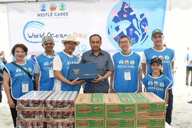เนสท์เล่รวมพลคนรักษ์โลก ลุยเก็บขยะพลาสติกรอบชายหาด ชวนคนไทยลดละขยะพลาสติกในวันทะเลโลก “World Oceans Day”