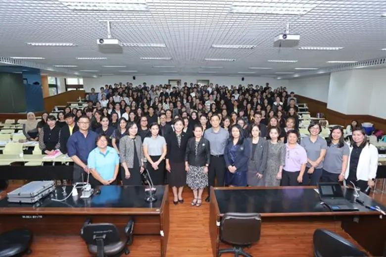 “ย่อเพื่อขยาย” ดาว ประเทศไทย หนุนสร้างนักวิทยาศาสตร์รุ่นใหม่ผ่านการทดลองเคมีแบบย่อส่วน โครงการห้องเรียนเคมีดาว