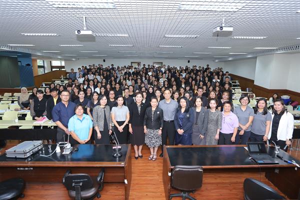 “ย่อเพื่อขยาย” ดาว ประเทศไทย หนุนสร้างนักวิทยาศาสตร์รุ่นใหม่ผ่านการทดลองเคมีแบบย่อส่วน โครงการห้องเรียนเคมีดาว