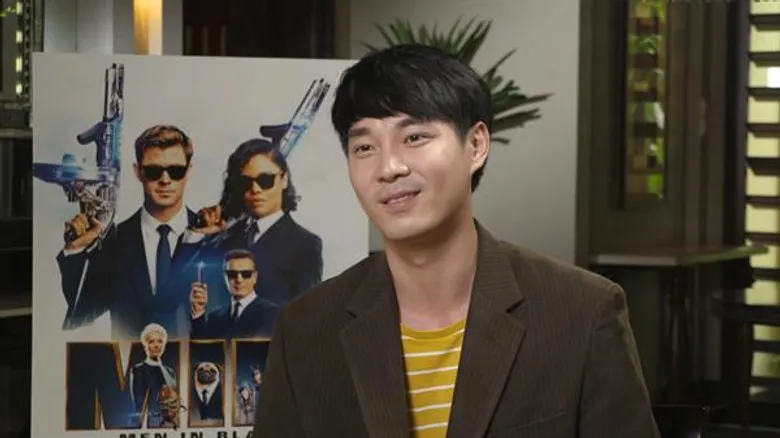 “ญี่ปุ่น ธนัฐ” สัมภาษณ์พิเศษ “คริส เฮมสเวิร์ธ” จาก “MIB 4” ใน “เอ็นเตอร์เทนเม้นท์ นาว” ทางช่อง MONO 29”