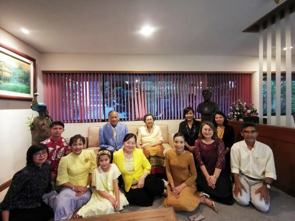 หม่อมราชวงศ์สุขุมพันธุ์ บริพัตร ประธานคณะ...
