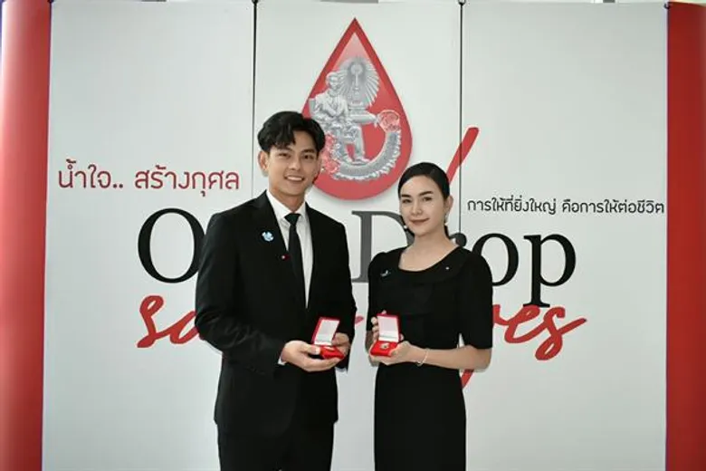 อาร์เอส นำ เอี๊ยง-เพลง-หลี่แช-อู๋ เข้ารับพระราชทานเข็ม วันอานันทมหิดล