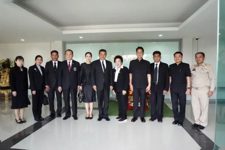 ภาพข่าว: ผู้ว่าราชการจังหวัดปทุมธานีเยี่ยมชมโรงงานอุตสาหกรรม บริษัท คราฟท อาท จำกัด