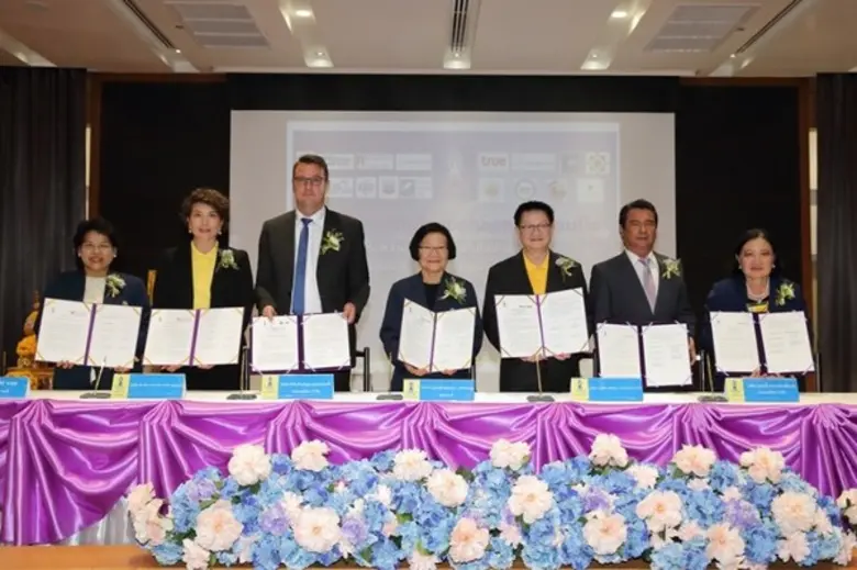 สถาบันเทคโนโลยีจิตรลดาขยายโอกาสทางการศึกษาลงนามวิชาการ 16 แห่ง