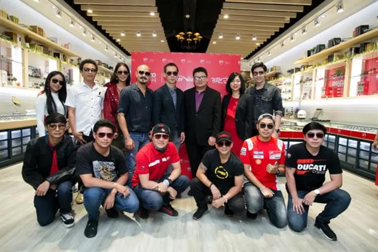 Trunk Show Ducati อายลิ้งค์ วิชั่น จับมือ หอแว่น กรุ๊ป เปิดตัวแว่นตาแบรนด์ดังระดับโลก Ducati “ปลุกสัญชาตญาณนักแข่งในตัวคุณ”
