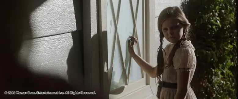 "Annabelle Comes Home" กำกับและเขียนบทโดย...