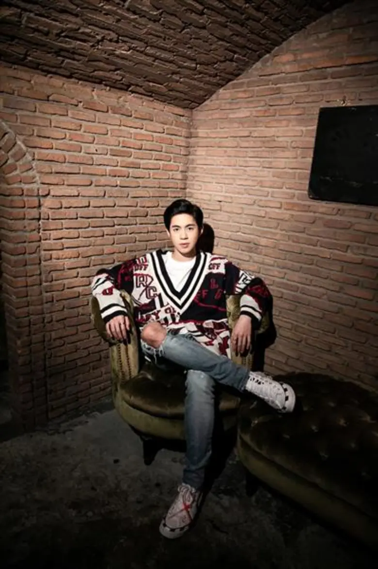 'กัน รัชชานนท์’ ปรับลุคกลายเป็นหนุ่มขี้เล่น สุดเขิน ใน MV.เพลง 'Burn’ รายล้อมด้วยสาวเซ็กซี่