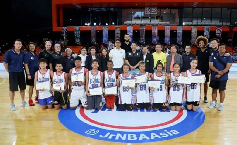 คุณจิรัญ รัตนวิริยะชัย ผู้อำนวยการอาวุโส ...
