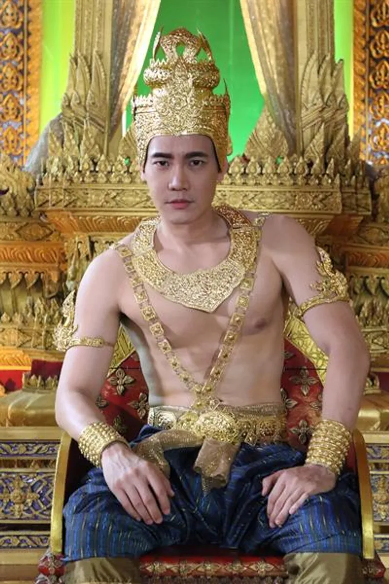 “ฟลุค-จิระ” โร่…จุดธูปไหว้ “พญามุจลินท์นาคราช” งงทั้งกอง “มณีนาคา” ฝนตกแค่บริเวณจุดถ่ายละคร