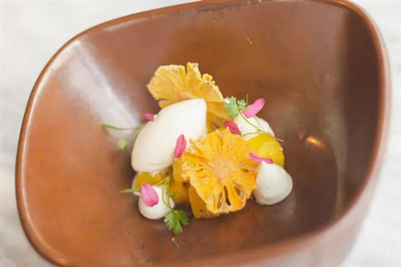 แขกทุกท่านจะได้ชมการปรุงอาหารแบบ Live Cooking โดยเช...