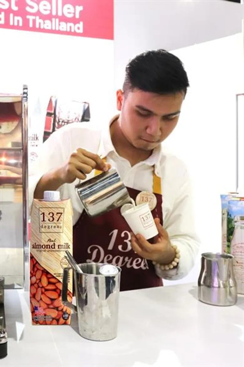 สายสุขภาพตอบรับกาแฟลาเต้อาร์ต ซิมเพิ้ล ฟู้ดส์ท้าชิมสูตรเฉพาะจากนมถั่วคุณภาพพรีเมียม 137 ดีกรี