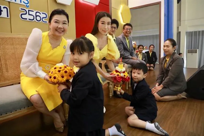 'ดร.บังอร’ นำไหว้ครู 'สาธิตกรุงเทพธนบุรี’ ฮือฮา 'พานบิงซู-พานหัวใจยิ้ม’ ไอเดียสุดแจ่ม