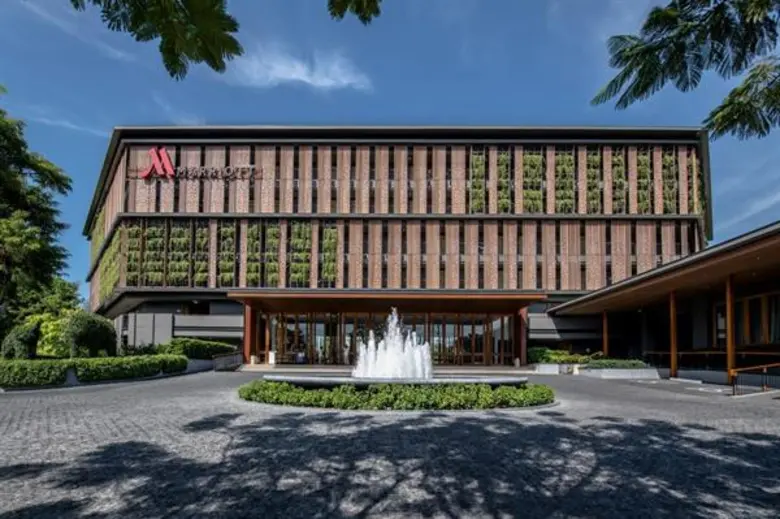 หัวหิน แมริออท รีสอร์ท และ สปา เฉลิมฉลองความสำเร็จในการได้รับเลือกให้เป็น 1 ใน 100 รีสอร์ทที่หรูหราที่สุดในโลก จากการจัดอันดับของ Hotel of the Year Awards ประจำปี 2562