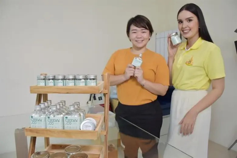 รายการสมรภูมิไอเดียสัปดาห์นี้ สองพิธีกรสุ...